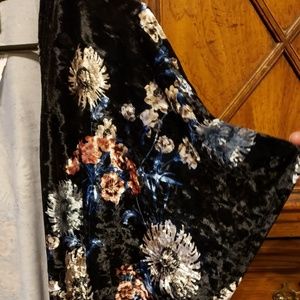 Kimono with velvety floral print